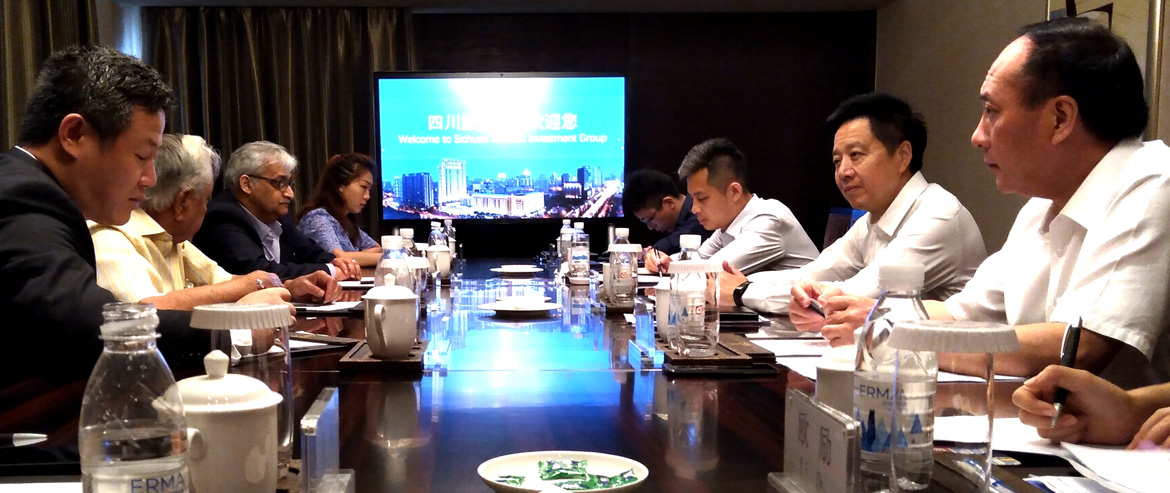 集團(tuán)黨委副書記、副董事長(zhǎng)、總經(jīng)理?xiàng)畲〞?huì)見印度靛藍(lán)集團(tuán)執(zhí)行董事卡皮爾·巴蒂亞先生一行