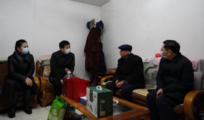 省國資委黨委委員、副主任任興文春節前夕帶隊走訪慰問旅投集團老黨員
