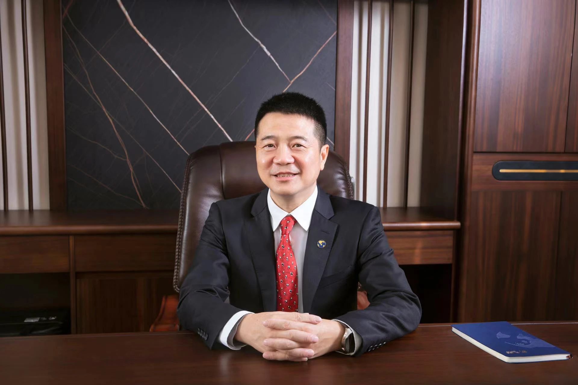 勇?lián)率姑?共赴新征程: 四川省旅投集團(tuán)游勇董事長新年賀詞