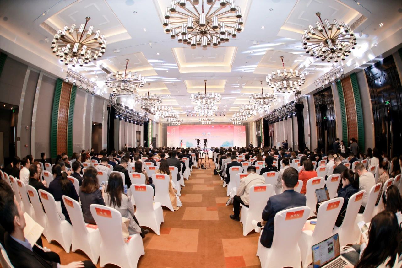 川渝文化旅游企業(yè)聯(lián)盟、四川省文化旅游企業(yè)聯(lián)盟2023年會在蓉開幕 游勇主持活動開幕式