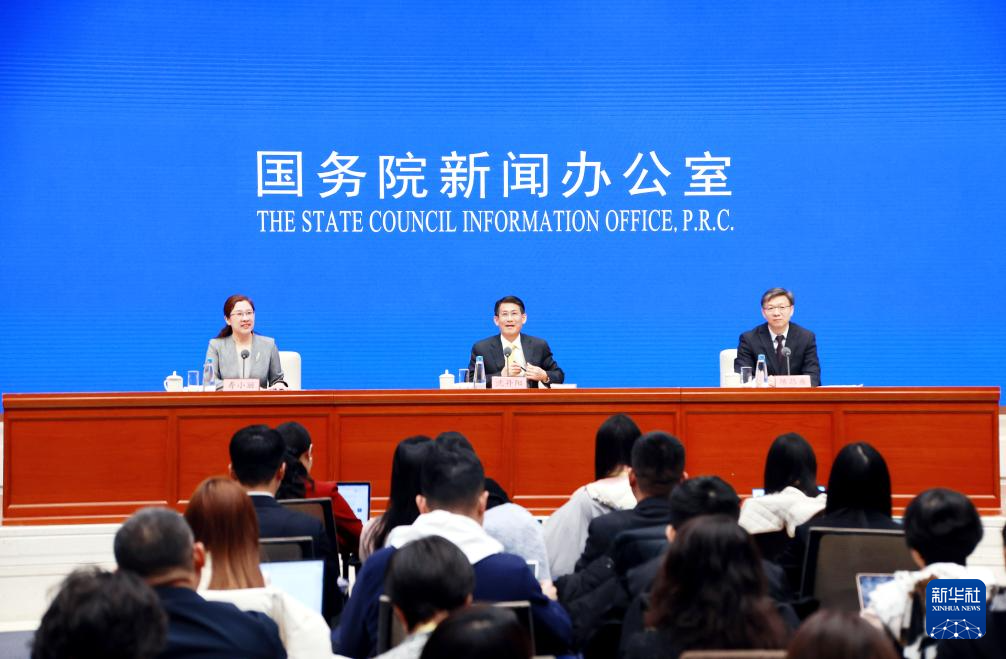 兩會(huì)現(xiàn)場(chǎng)速遞丨政府工作報(bào)告起草組負(fù)責(zé)人解讀報(bào)告新部署