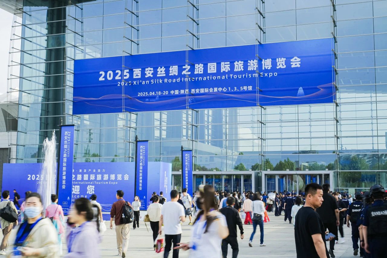 安逸號·熊貓專列“開進”2025西安絲路旅博會！四川旅投打造“移動的天府會客廳”